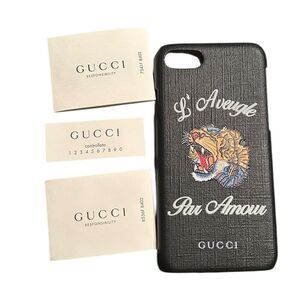 Authentic Gucci Black Tiger 'L'Aveugle Par
Amour' iPhone 6 Case